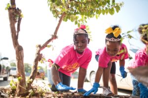 kids volunteering for blue cross blue shield foundation